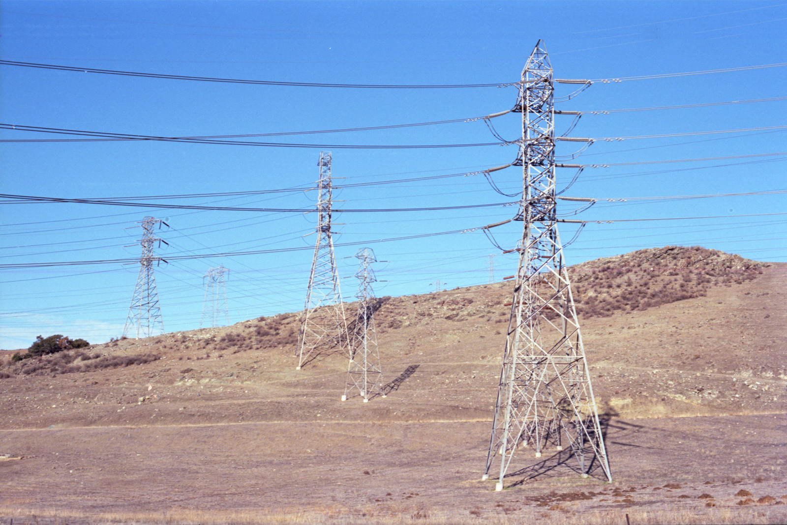 Power towers alohg Bailey Avenue.