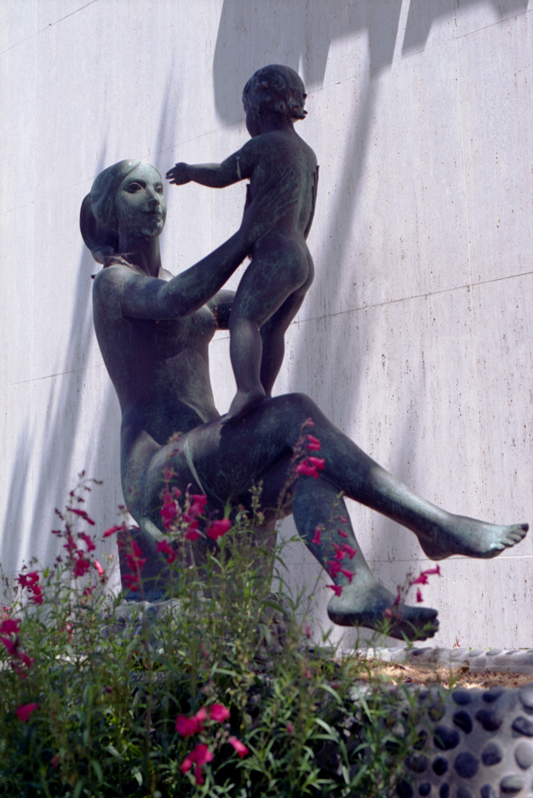 Motherhood, Willow Glen sculpture by Edward Svenson