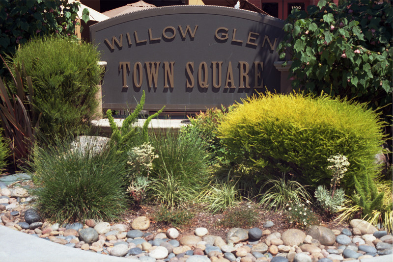 Willow Glen downtown plaque at Lincoln and Willow